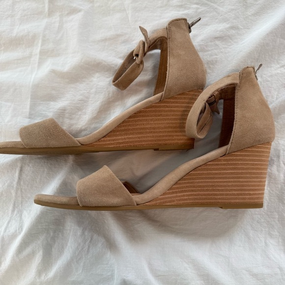 Sofft Tan Ankle Strap Sandals, Size 8.5 - Picture 9 of 11